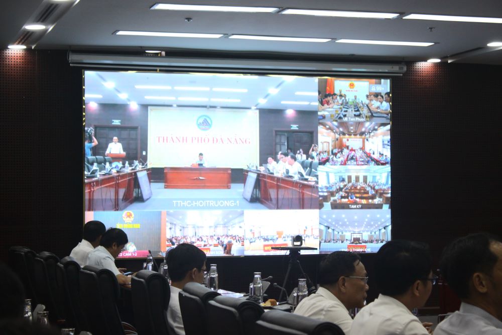 Da Nang - Quang Nam organizo una conferencia de capacitacion sobre la operacion de nuevas salas y comunas. Foto: Tran Thi