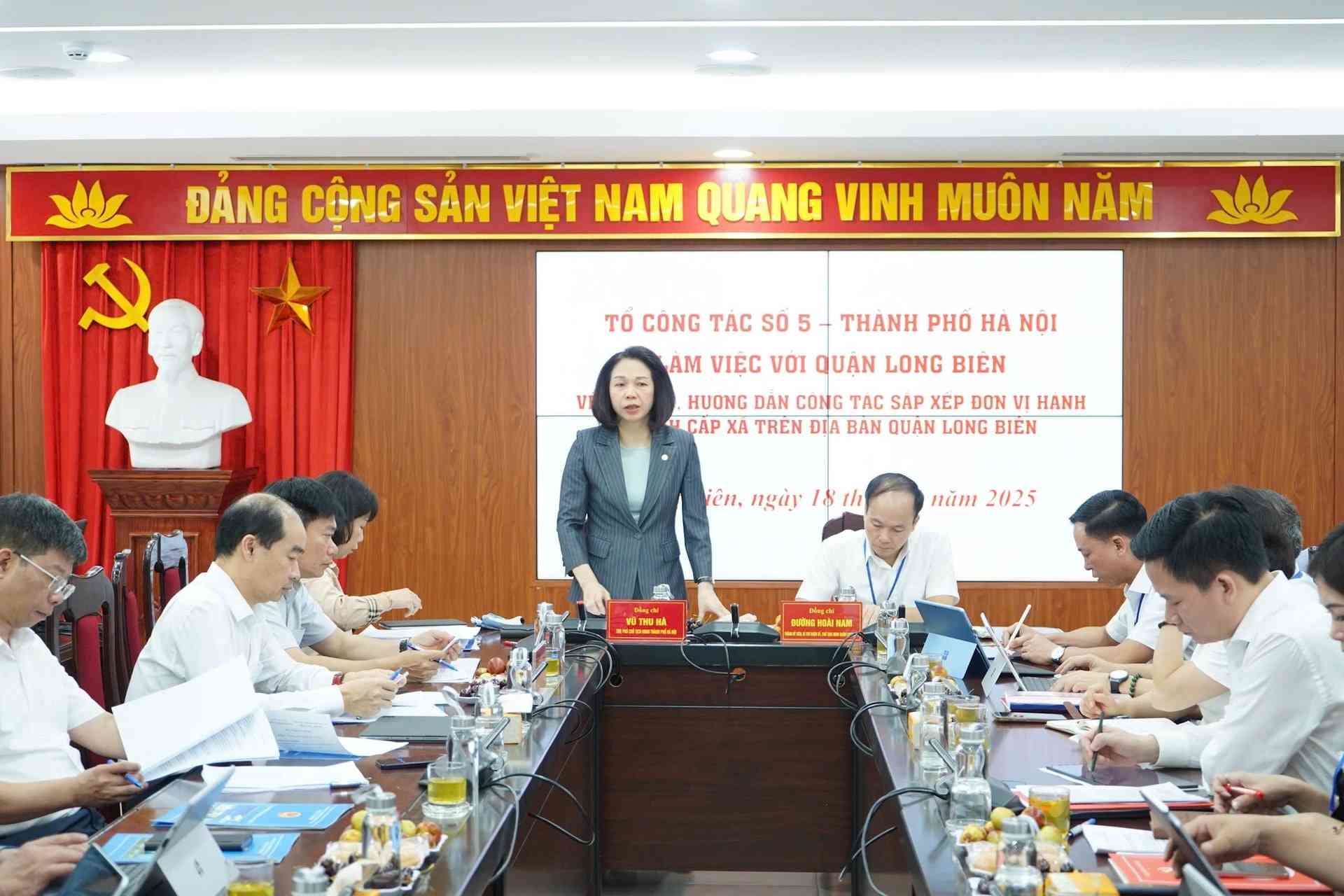 Pho Chu tich UBND thanh pho Ha Noi Vu Thu Ha phat bieu ket luan cuoc lam viec. Anh: Hien Luong