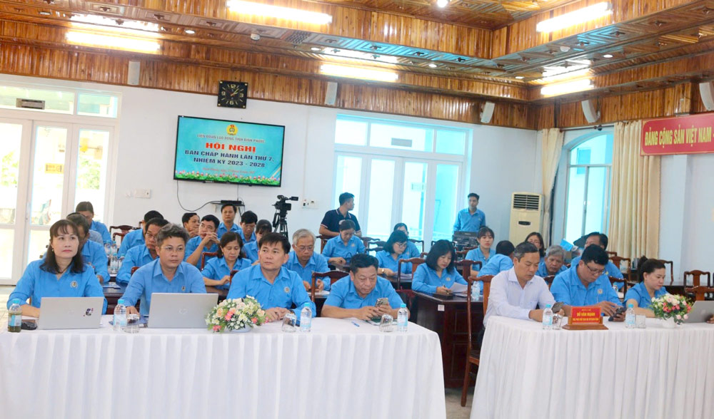Conference of the Executive Committee of the Binh Phuoc Provincial Federation of Labor, term XI, 2023-2028. Photo: Van Son
