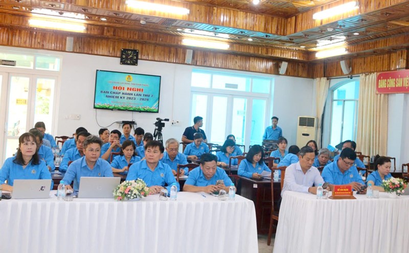 Conference of the Executive Committee of the Binh Phuoc Provincial Federation of Labor, term XI, 2023-2028. Photo: Van Son