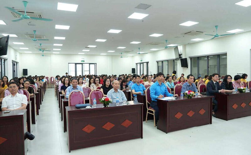 Communication session, dissemination of legal policies to workers and civil servants in Gia Lam district. Photo: Hai Yen
