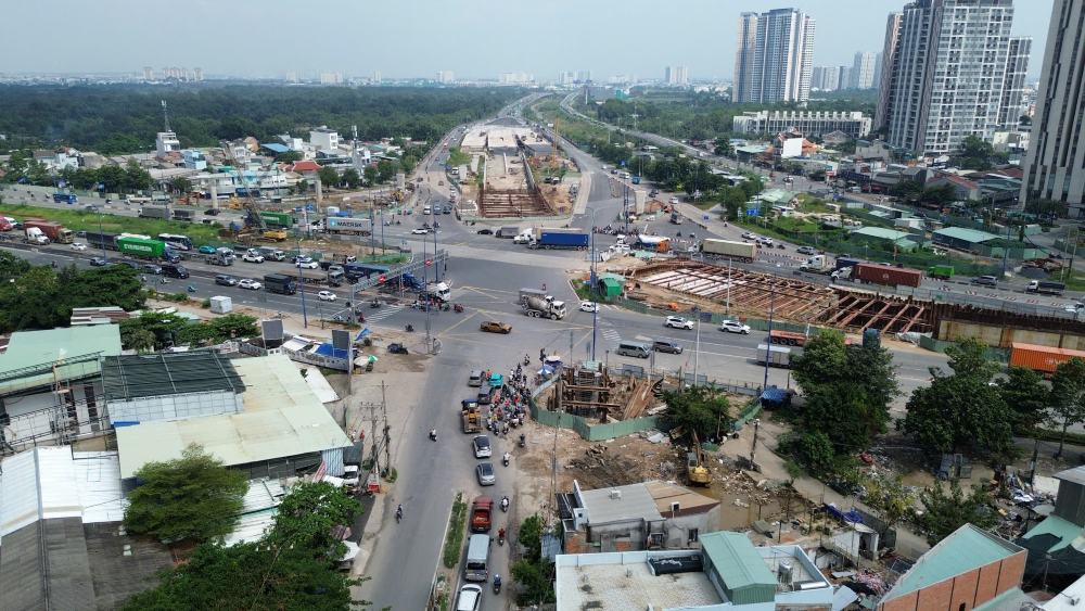 Den thoi diem hien tai, nhieu hang muc dang duoc thi cong rat khan truong, voi ham chui dau tien cua du an du kien se thong xe vao cuoi thang 6.2025. Anh: Anh Tu