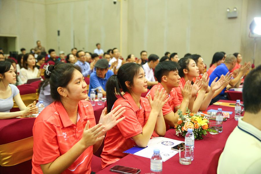 Doi U21 Viet Nam tham du le cong bo. Anh: VTV