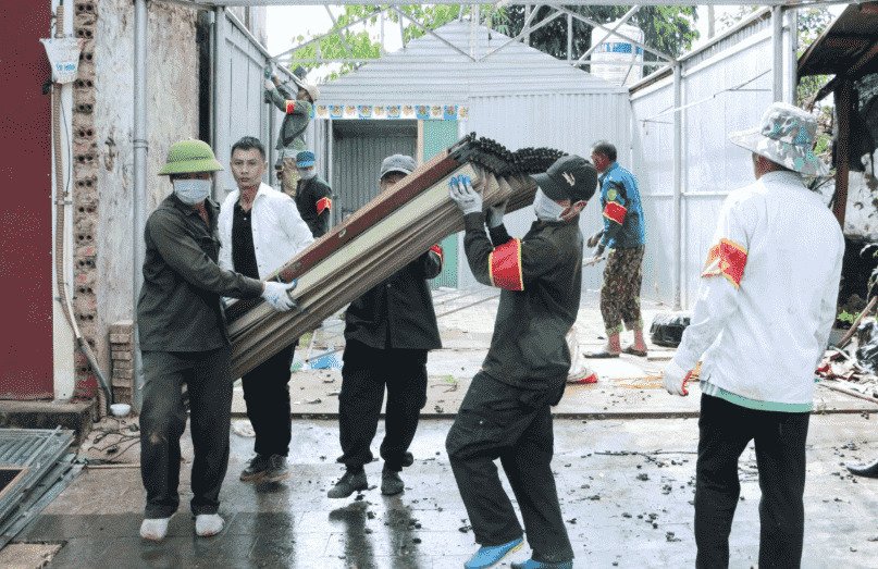 El Comite Popular de la Ciudad de la Ciudad de la adquisicion de tierras coercitivas para 2 hogares en Palm Pot, Chieng Canh Ward. Foto: Minh Nguyen