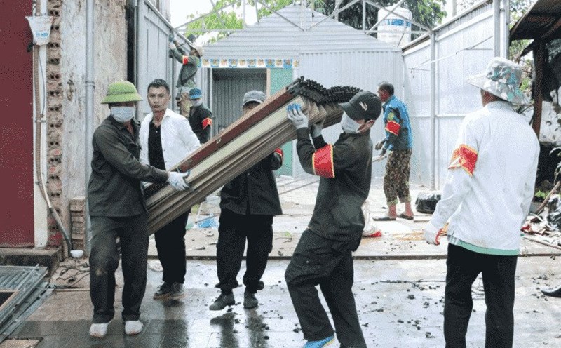 The People's Committee of Son La city has carried out land recovery enforcement against 2 households in Chau Co village, Chieng Coi ward. Photo: Minh Nguyen