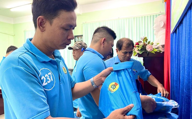 Members of the Nha Trang Tourism Cyclo Union change their awareness of the profession from wearing the uniform to becoming a union member. Photo: Phuong Linh