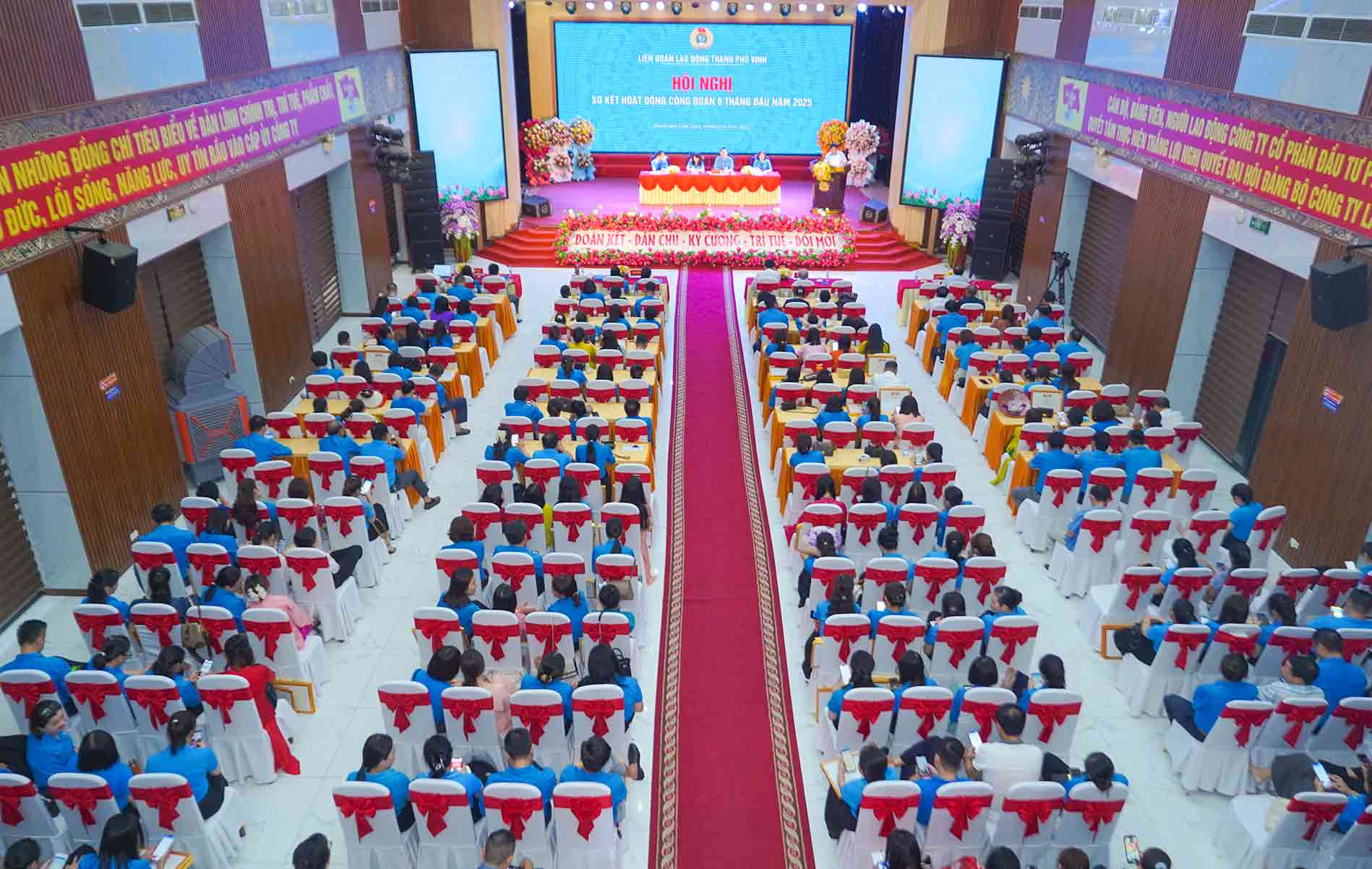 Toan canh hoi nghi. Anh: Duy Chuong
