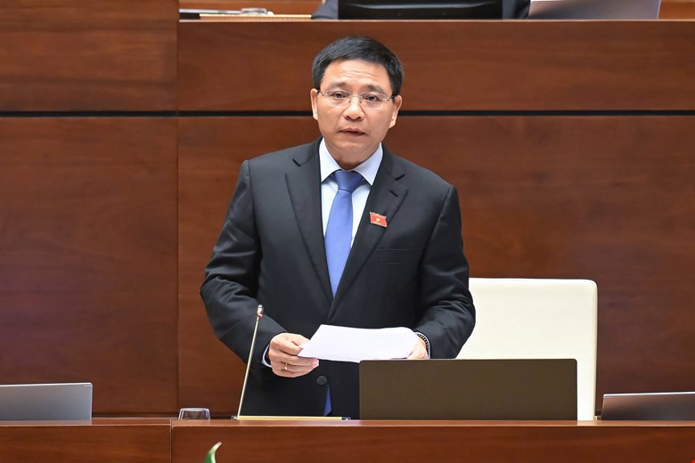 El Ministro de Finanzas, Nguyen Van Thang, recibio mas tareas nuevas. Foto: Quochoi.vn