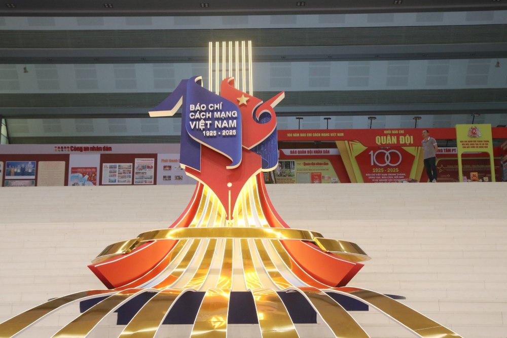 2025 National Newspaper Fair Exhibition Space at the National Convention Center. Photo: Tran Vuong