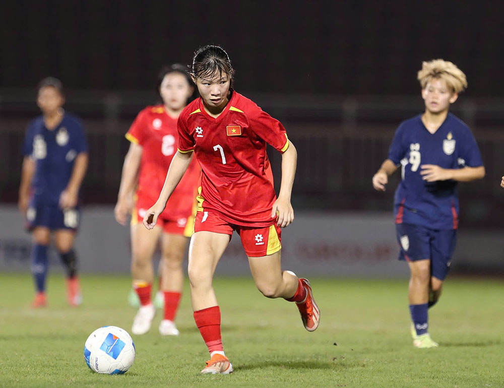 U19 nu Viet Nam thi dau no luc truoc doi thu duoc danh gia cao hon. Anh: Thanh Vu