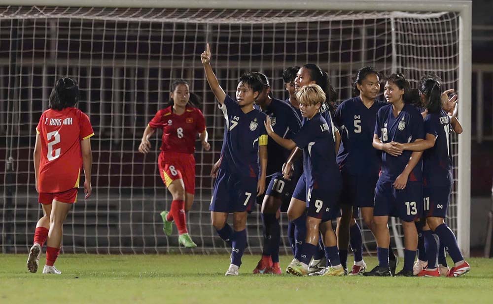 Du vay, U19 nu Thai Lan van chung minh dang cap voi 2 ban thang duoc ghi trong thoi gian con lai, qua do khep lai tran chung ket U19 nu Dong Nam A 2025 voi thang loi chung cuoc 3-1.