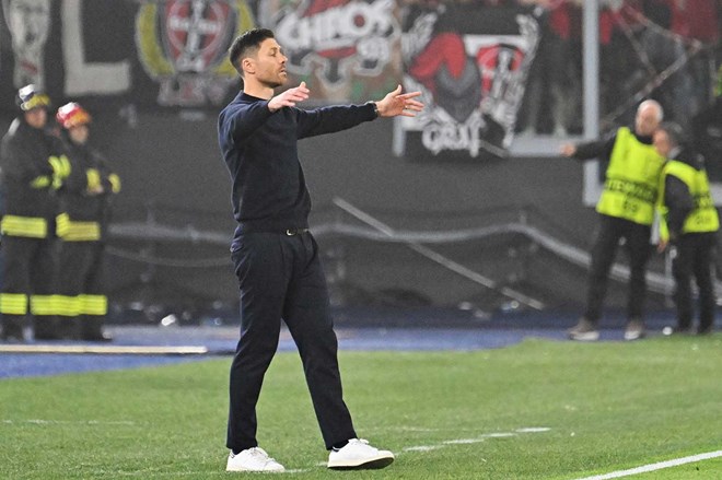 El entrenador Xabi Alonso no ha podido ganar la primera victoria con el Real Madrid.  Foto: AFP