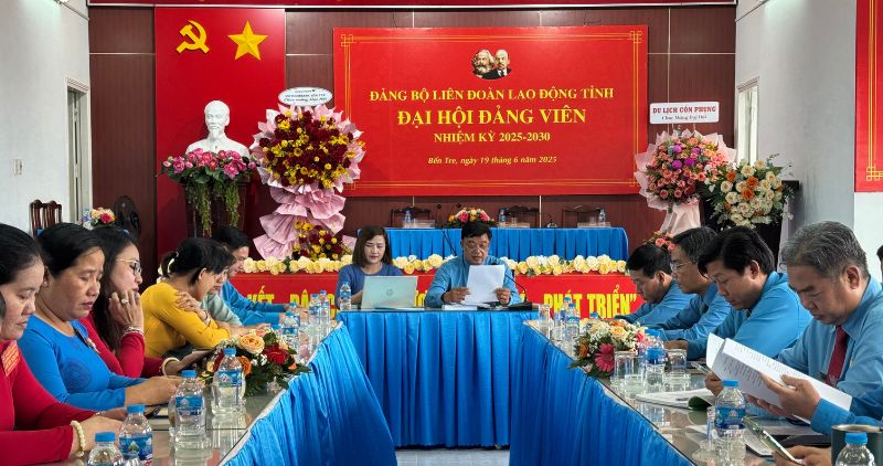 Đại biểu chi tổ thảo luận. Ảnh: Hoàng Lộc