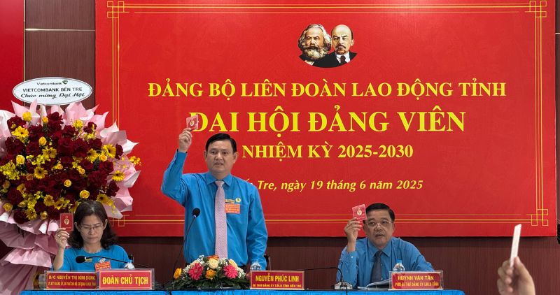 El Congreso del Partido Provincial de la Federacion de Trabajo Provincial para el termino 2025–2030 tuvo lugar el 19 de junio. Foto: Hoang Loc