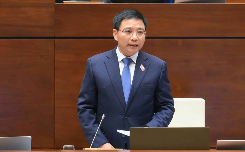 Minister of Finance Nguyen Van Thang answered questions. Photo: To The