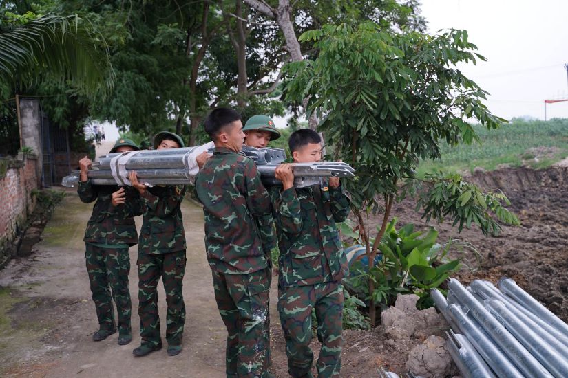 Soldiers of Military Region 2 participated in construction at the most complex locations, with long construction times. Photo: Minh Nghia