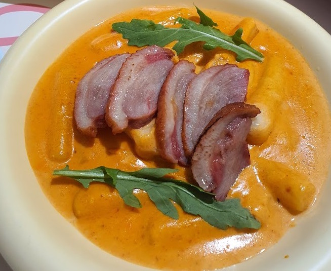 Tokbokki Delicious, facil -para hacer salsa de helado sose para cambiar el sabor de las comidas familiares. Foto: Tuan dat