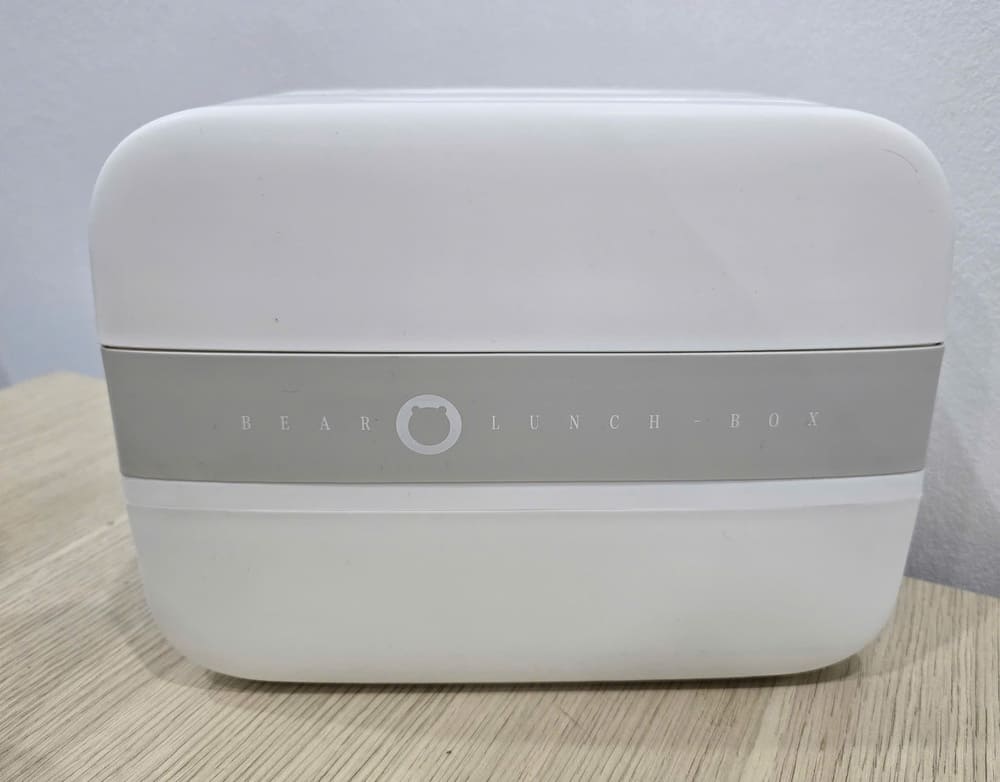 Choose a quality, compact lunch box that is suitable for children to easily use. Photo: Tuan Dat