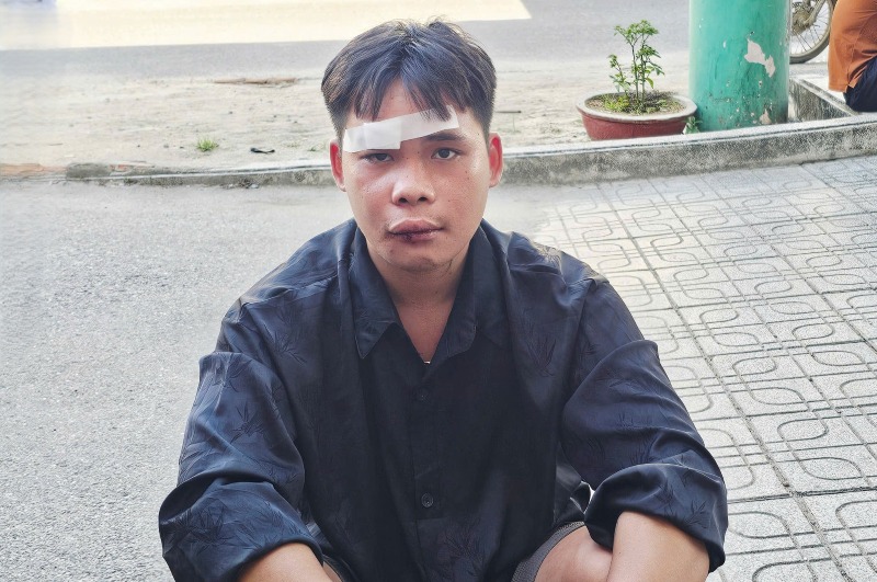 Anh Nguyen Duc Thuan (24 tuoi, o Hai Phong) - mot nan nhan song sot trong vu tai nan giao thong nghiem trong tren cao toc. Anh: Nguyen Hoang