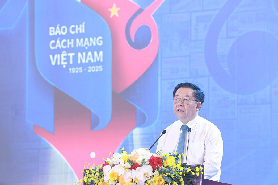 Miembro del Politburo, Secretario del Comite Central del Partido, Jefe del Departamento de Propaganda y el Comite Central Nguyen Trong Nghia dio el discurso de apertura. Foto: Hai Nguyen