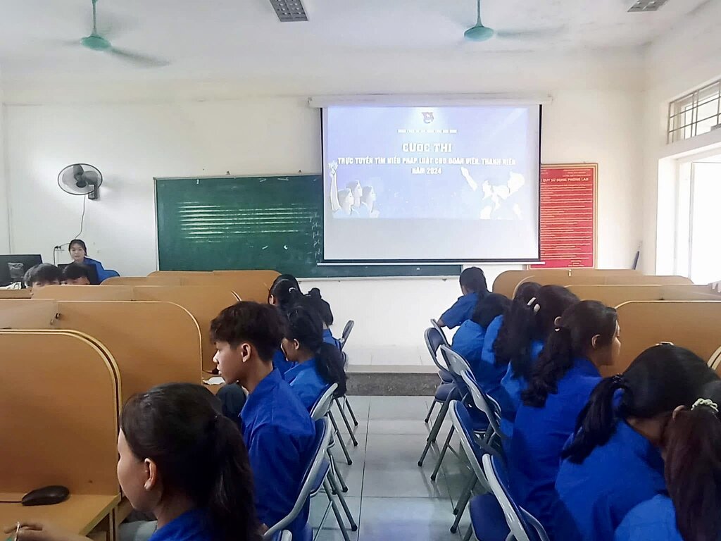 El Distrito de Lac Hijo dvn participo en la competencia para explorar la ley organizada por la Union Provincial Juvenil de Hoa Binh. Foto: Proveedor