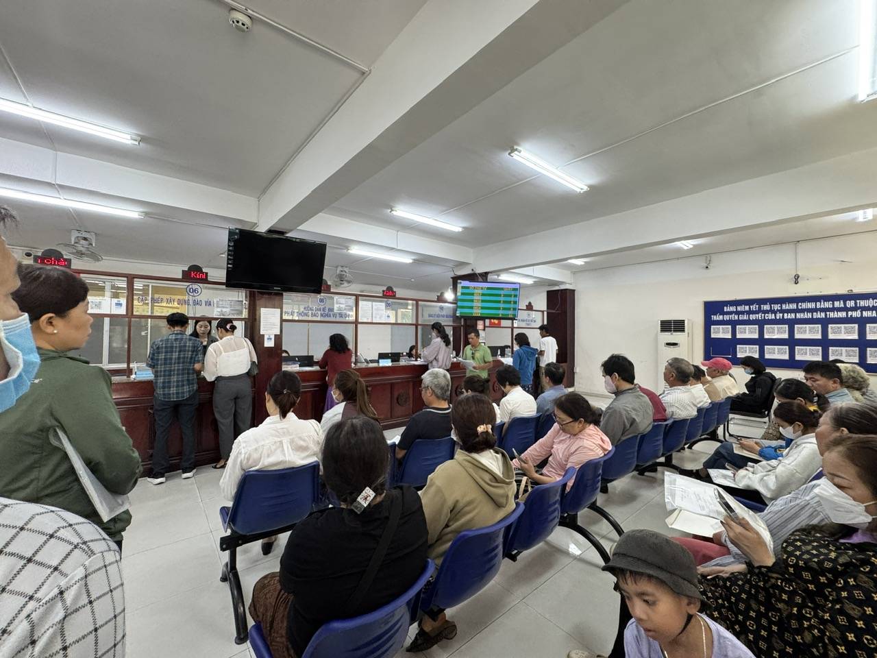 The settlement of administrative procedures in Khanh Hoa after June 30 is classified according to each specific situation. Photo: Huu Long