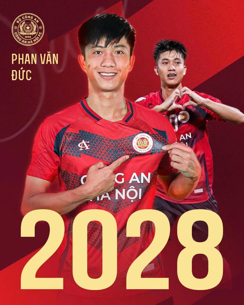 Tien dao Phan Van Duc gan bo vo doi Cong an Ha Noi den nam 2025. Anh: CAHN FC