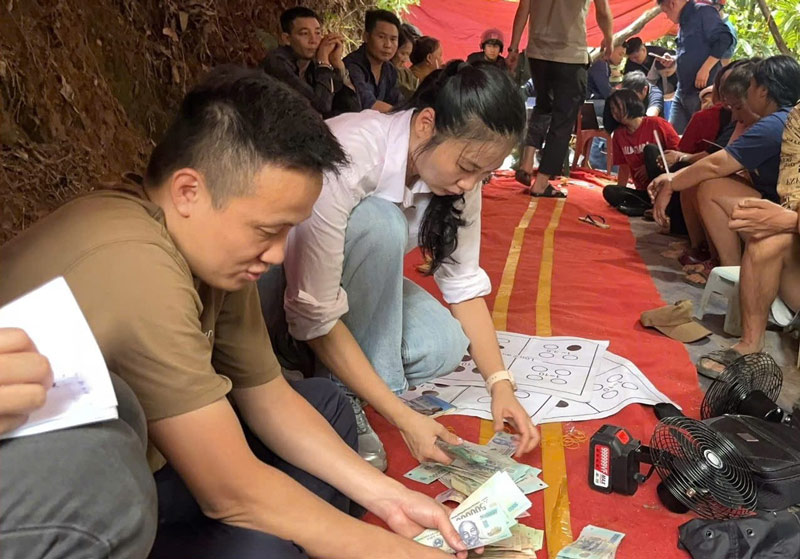 Loạt tang vật bị Công an Lào Cai thu giữ. Ảnh: Công an Lào Cai