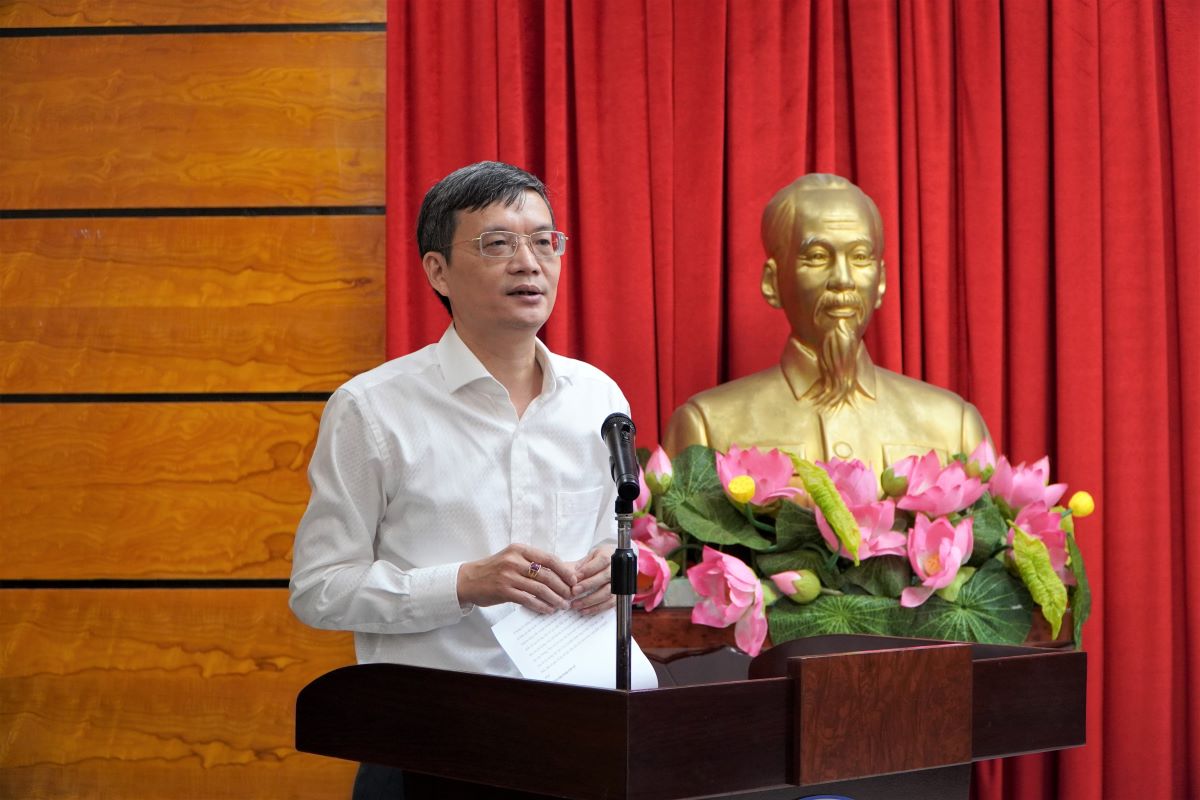PGS.TS Nguyen Ba Binh, Pho Hieu truong Truong Dai hoc Luat Ha Noi phat bieu tai Toa dam. Anh: Anh Duc