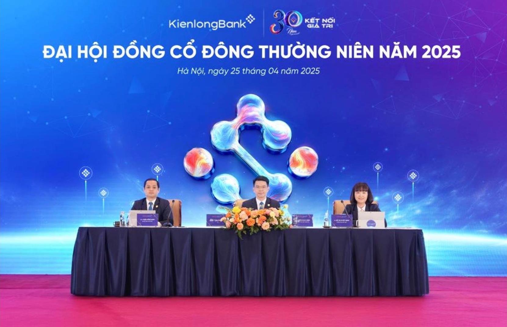 Tai DHDCD thuong nien 2025, Co dong KienlongBank da thong qua nhieu noi dung quan trong.