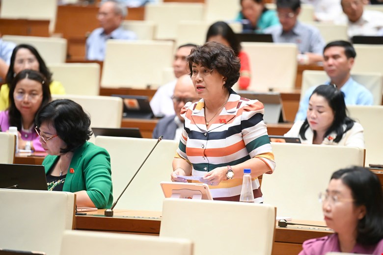 Dai bieu Nguyen Thi Le Thuy (Doan Ben Tre). Anh: Quochoi.vn