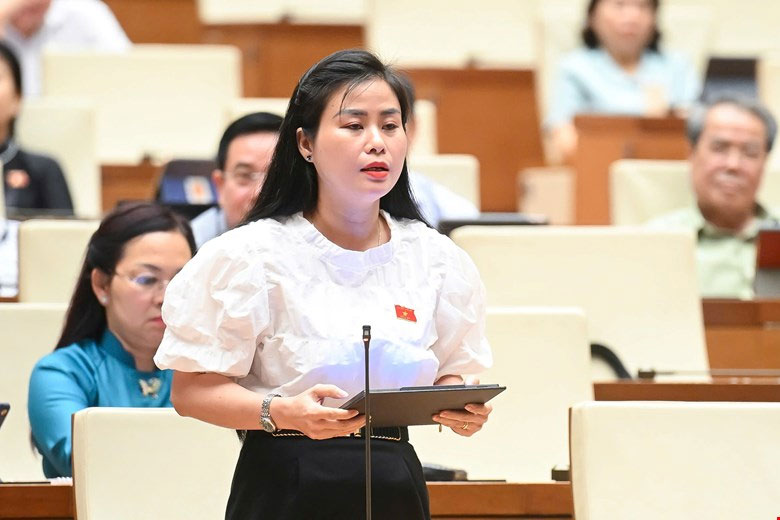 Dai bieu Dang Thi Bao Trinh - Doan DBQH tinh Quang Nam. Anh: Quochoi.vn