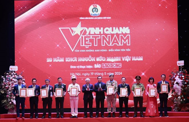 Vinh Quang Việt Nam 2025: Tự hào những giá trị bền bỉ, khơi dậy khát vọng quốc gia