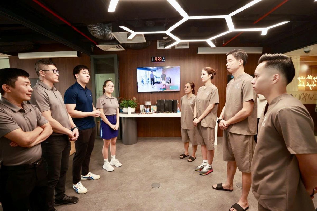 Vietnamese sports stars and interesting physical therapy experiences with Australian experts at Evolve Clinic and Treatment. Photo: Dung Phuong