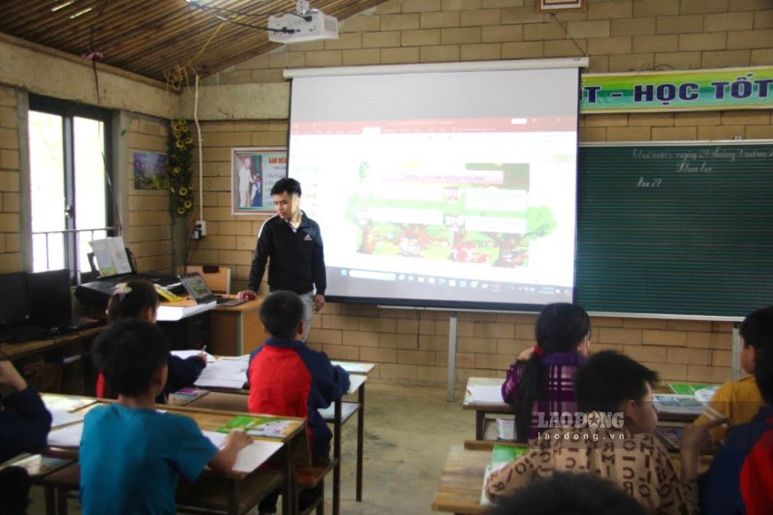 Giao vien vung cao ky vong chinh sach moi voi nhieu dai ngo. Anh: Lam Thanh
