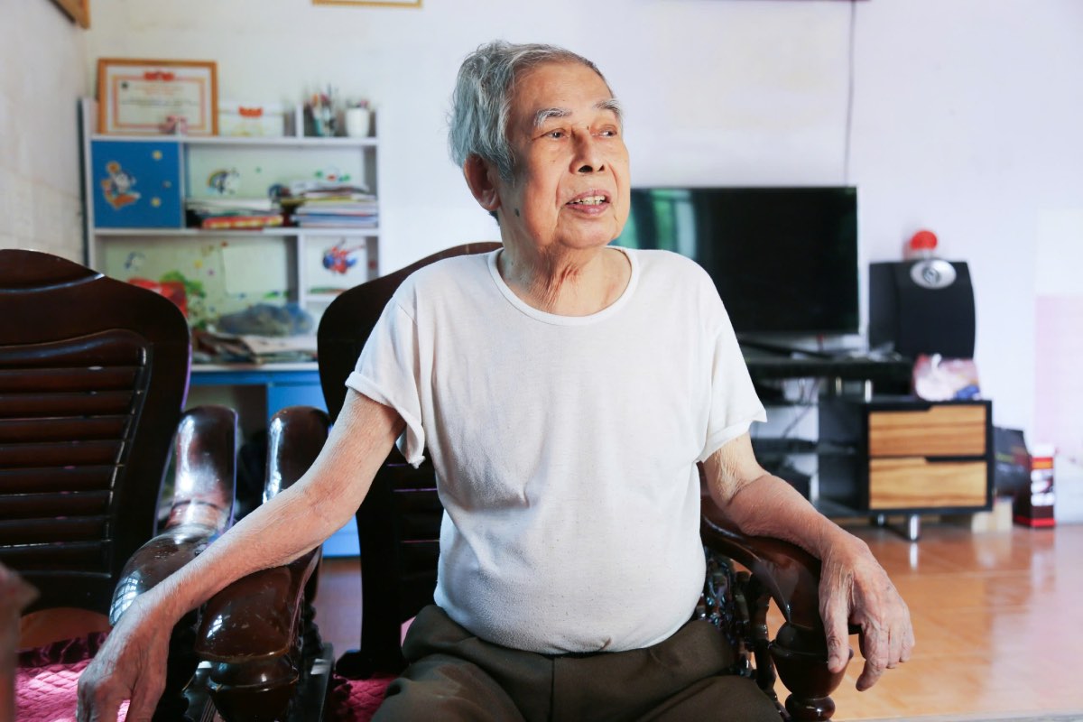 Ong Nguyen Van Dau, nguoi bao ve Hang Nha bao ke ve nhung ngay lam nhiem vu.