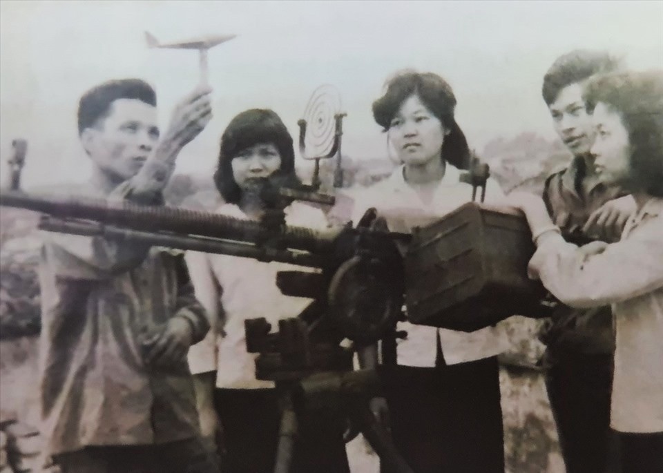 El techo del editor del periodico laborista en 51 Hang Bo (Hoan Kiem, Hanoi) es un lugar para estar de servicio en la Guerra Destructiva de los Estados Unidos (empresa de defensa propia). Foto: periodico laborista