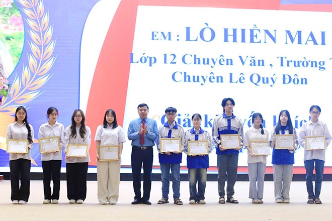 LĐLĐ tỉnh Lai Châu biểu dương hơn 150 giáo viên, học sinh