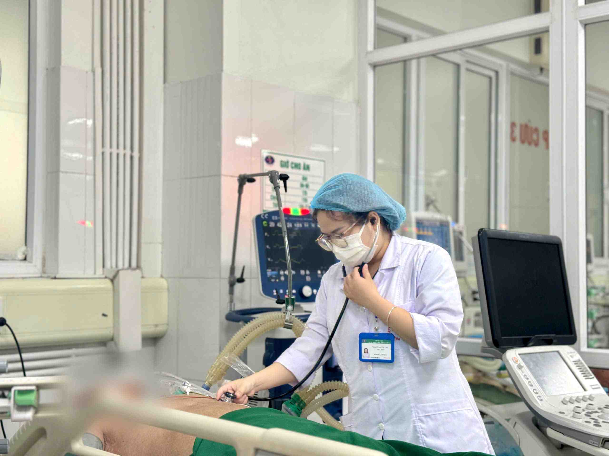 Alcoholic patients are being treated at the Central Hospital for Tropical Diseases. Photo: Thanh Dang