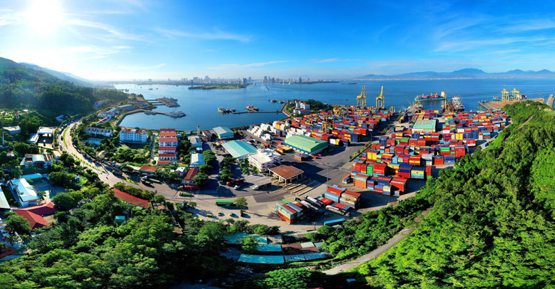 Cang bien da nang la mot trong nhung loi the e e phat trien kinh te. Foto: Nguyen Xuan TU