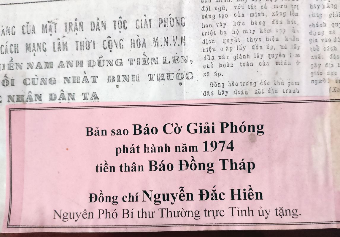 hien vat bao Co Giai Phong do ong Nguyen Dac Hien tang cho bao Dong Thap. Anh: Luc Tung