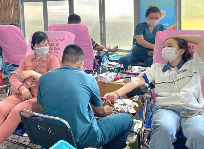 130 công nhân lao động tham gia hiến máu tình nguyện