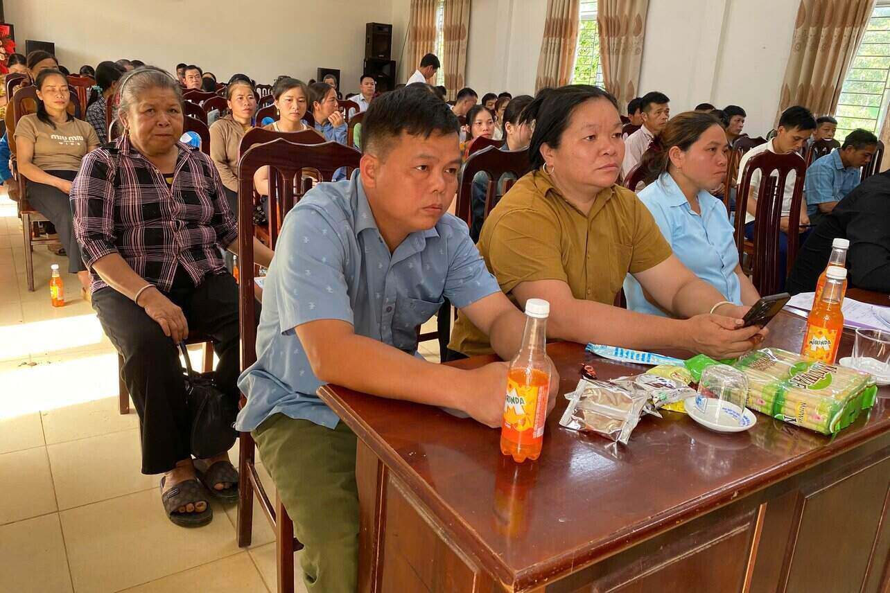 Dong dao nguoi dan xa Yen Nghiep tham du buoi tuyen truyen, pho bien giao duc phap luat – gop phan nang cao y thuc chap hanh phap luat trong cong dong. Anh: Don vi cung cap