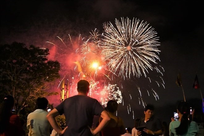 La provincia de BAC Ninh propone disparar fuegos artificiales para celebrar el establecimiento de la nueva provincia de Bac Ninh. Obra de arte. Foto: Hai Minh