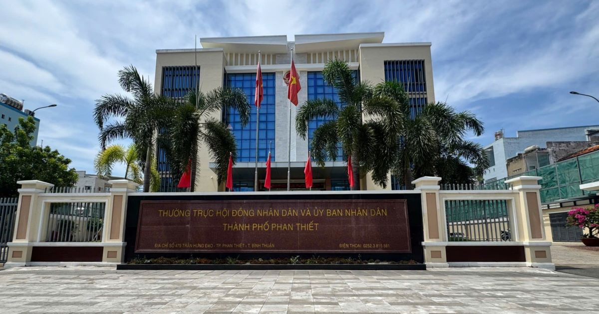 Cac bien che lam viec tai UBND thanh pho Phan Thiet se duoc phan bo ve cac xa, phuong moi. Anh: Duy Tuan