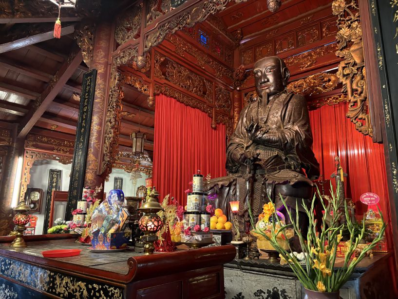 The statue of Huyen Thien Tran Vu - national treasure. Photo: Y Yen