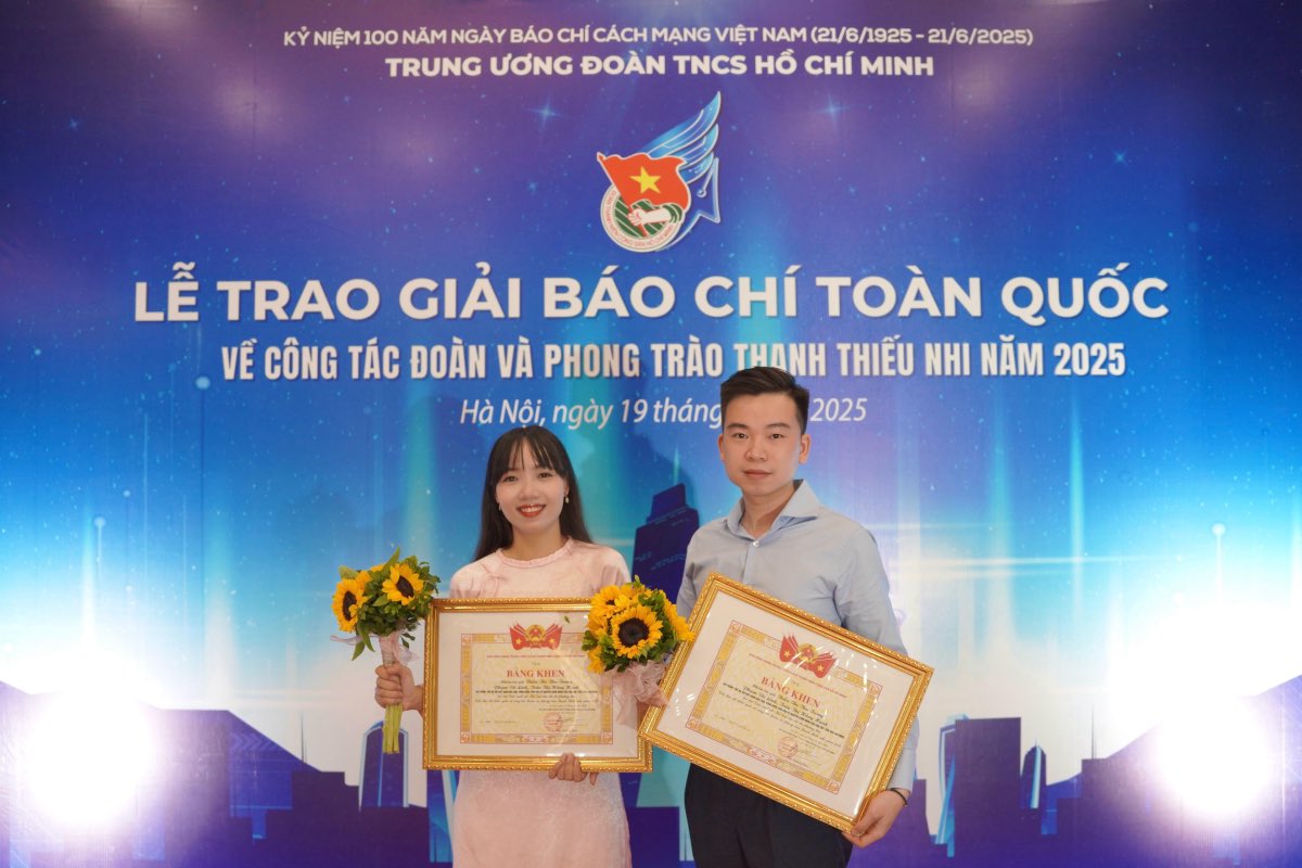 PV of Lao Dong Newspaper received the award for the best multimedia journalism work on Youth Union work and youth movement in 2025. Photo: Vu Linh