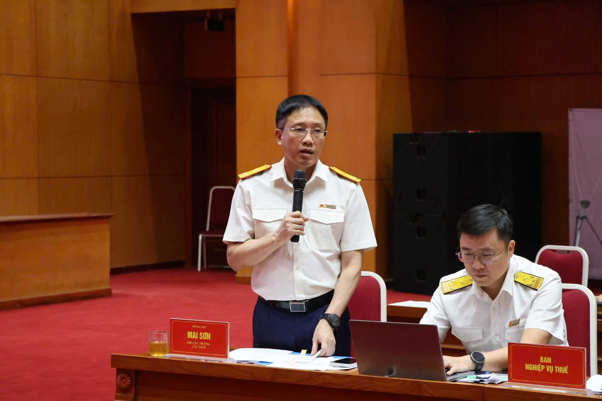 Deputy Director of the Tax Department Mai Son said that bringing electronic invoices to each business household still faces many difficulties, requiring the participation of the entire political system. Photo: Tax Department