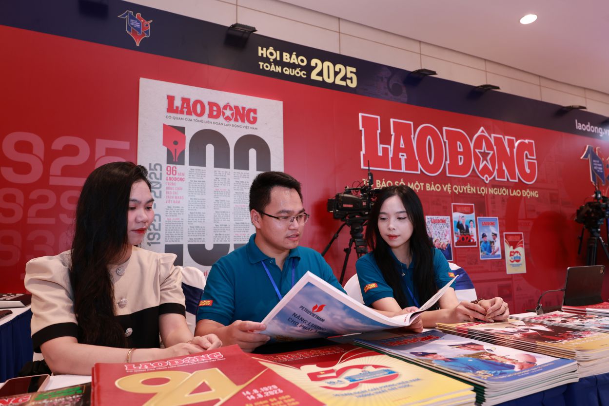 Exhibition booth of Lao Dong Newspaper at the National Newspaper Association 2025. Photo: Hai Nguyen