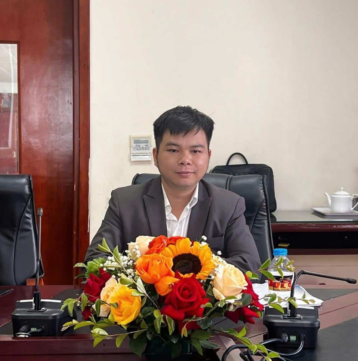 Nha bao Hieu Anh - Ban Kinh te, Bao Lao Dong. Anh: Nhan vat cung cap